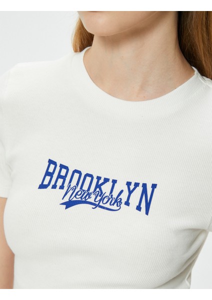 Crop Tişört Kolej Baskılı Kaşkorse Slim Fit indirimleri