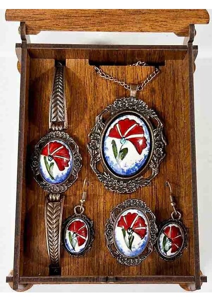 Yıl Dönümü Hediyesi Karanfil Motifli Iznik Çini Takı Seti fiyatları