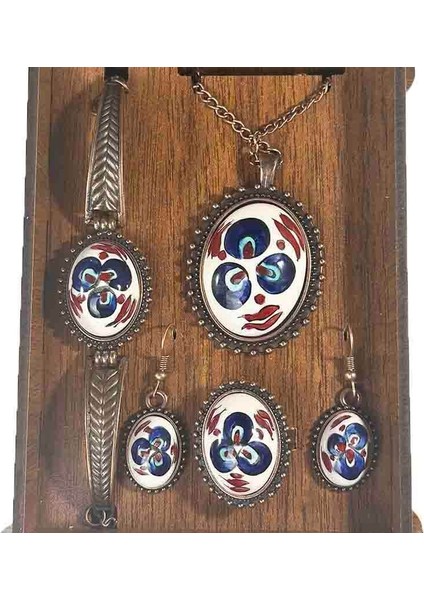 Çintemani Motifli Iznik Çini Takı Seti
