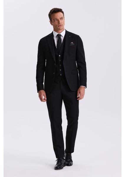 Siyah Slim Fit Mono Yaka Çift Yırtmaçlı Yelekli Takım Elbise