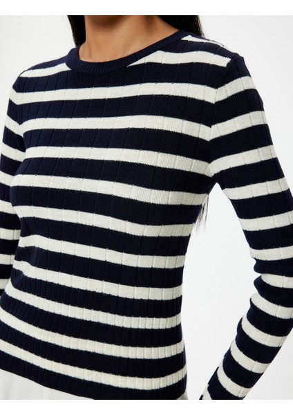 Triko Kazak Uzun Kollu Yuvarlak Yaka indirimleri