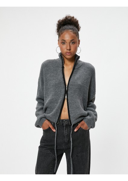 Fermuarlı Triko Hırka Dik Yaka Bağcık Detaylı Biyeli