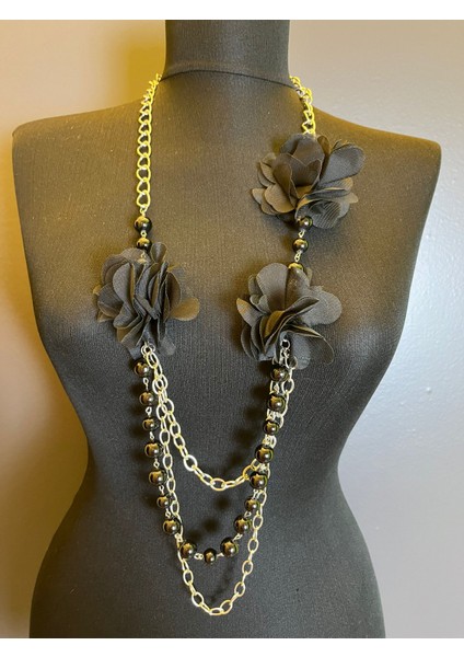 Siyah Boncuk ve Çiçekli Kadın Tasarım Kolye Boy 40 fırsatları