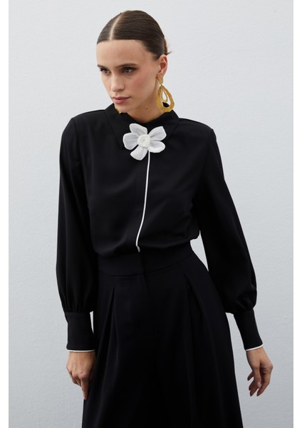 Yaka Çiçek Detaylı Bluz - Siyah fiyatları