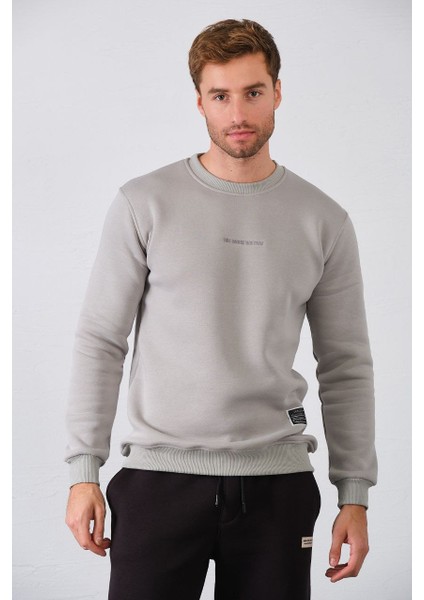 Erkek Nakışlı Slim Fit Bisiklet Yaka Sweatshirt 3 Iplilk Şardonlu Kumaş modelleri