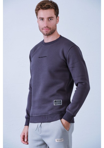 Erkek Nakışlı Slim Fit Bisiklet Yaka Sweatshirt 3 Iplilk Şardonlu Kumaş