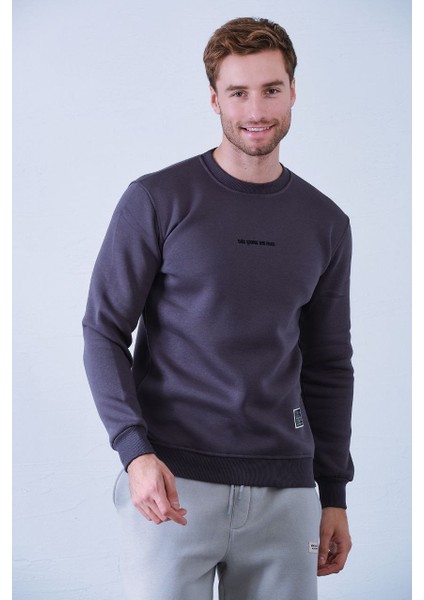 Erkek Nakışlı Slim Fit Bisiklet Yaka Sweatshirt 3 Iplilk Şardonlu Kumaş modelleri