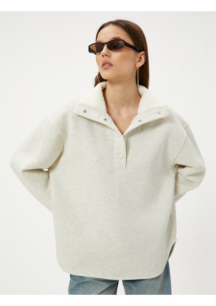 Yakası Peluş Detaylı Oversize Sweatshirt Dik Yaka Çıt Çıt Düğmeli