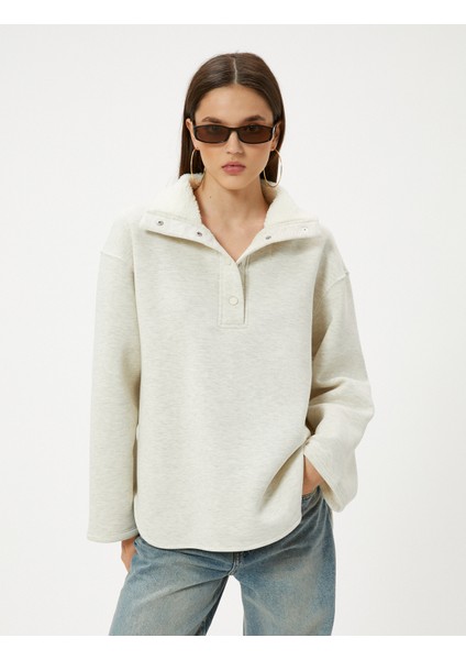 Yakası Peluş Detaylı Oversize Sweatshirt Dik Yaka Çıt Çıt Düğmeli