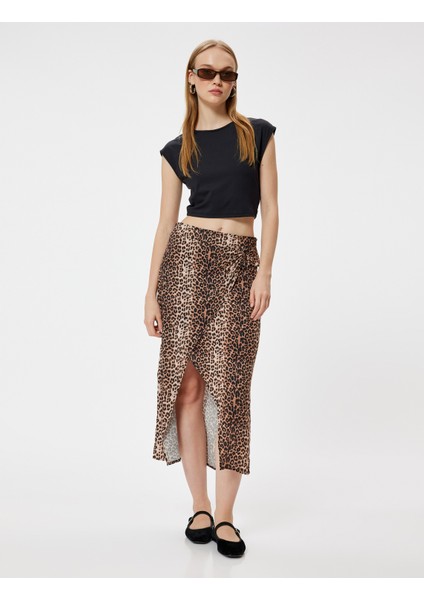 Uzun Etek Kruvaze Leopar Desenli Metal Aksesuarlı fiyatları