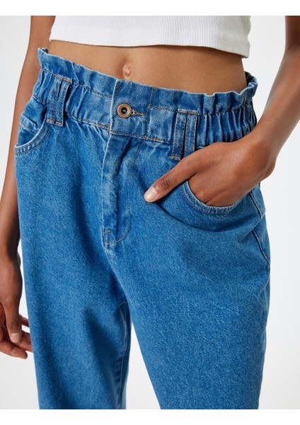 Beli Lastikli Yüksek Bel Düğmeli Paçası Katlı Kot Pantolon - Crop Mom Jean