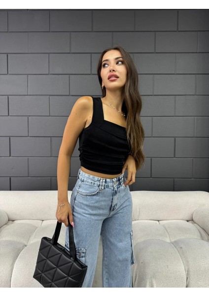 Kare Yaka Büzgü Detaylı Crop Bluz