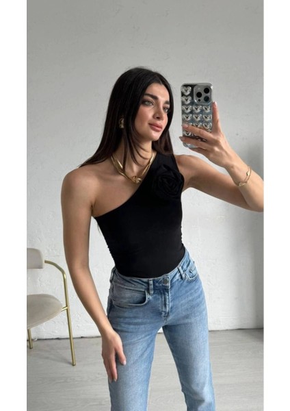 Gül Detaylı Tek Kol Yazlık Kadın Bluz