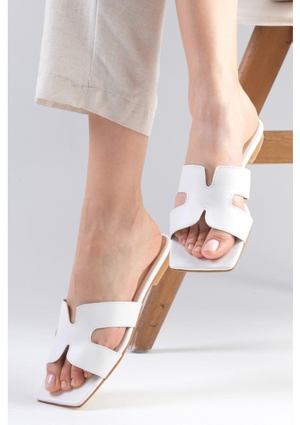 Margo Beyaz Renk Kadın Küt Burunlu Düz Terlik