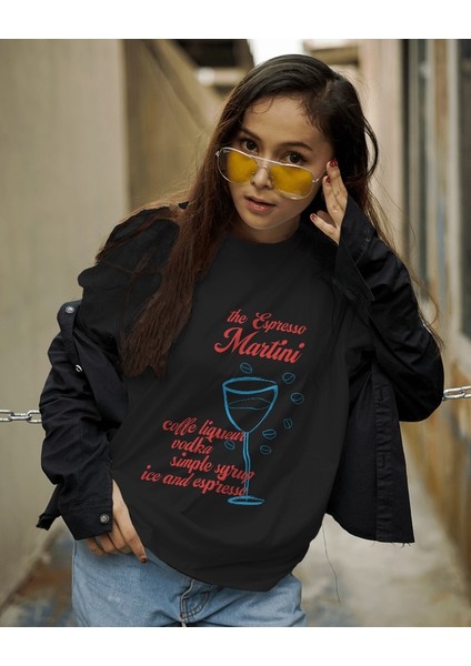 Espresso Martini Kokteyl Tasarım Relaxed Fit Kadın Önü Baskılı Tişört fiyatları