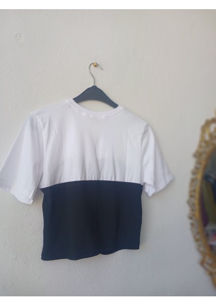 Kadın Siyah-Beyaz Renk Sandy Karnili Dar Kalıp Crop Tişört T-Shirt fırsatları