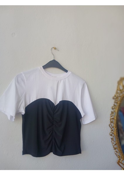 Kadın Siyah-Beyaz Renk Sandy Karnili Dar Kalıp Crop Tişört T-Shirt indirimleri