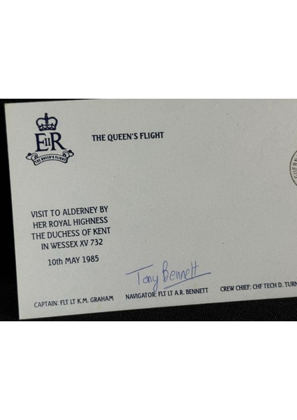 Ingiltere Kraliyet Kraliçe Uçuşu Ilk Gün Zarfı 1985 The Queens Flight Fdc Guernsey Tony Bennett Islak Imzalı