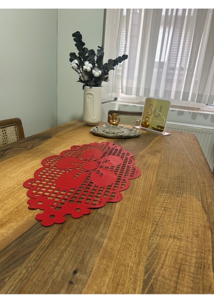 Çiçek Desenli Lazer Kesim Şık Runner