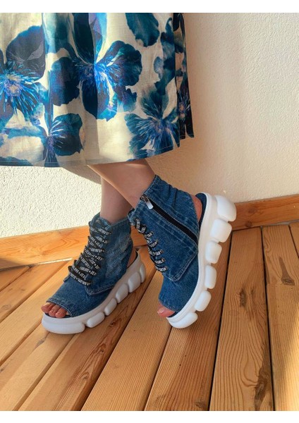 Kot Sandalet Bağcıklı: Günlük Rahatlığın Yeni Adı