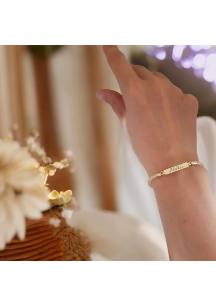 14 Ayar Altın Plakalı Melike Ismine Özel Hediye BILEKLIK-M.350255Q.350385W.350515E.350645R.350775 fiyatları