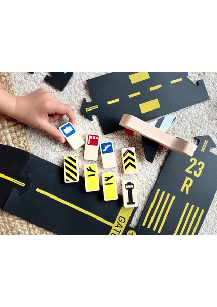 Waytoplay - Roadblocks Set Airport Signs