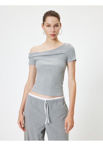 Kısa Kollu Tişört Omzu Açık Slim Fit modelleri