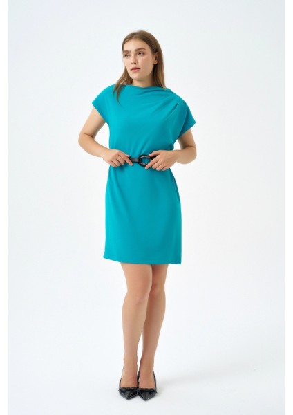 Kemer Aksesuar Detaylı Mini Tasarım Elbise