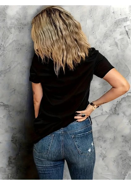 Kadın Kısa Kollu Renkli Kelebek ve Kuş Tüyü Baskı Viskon T-Shirt fiyatları