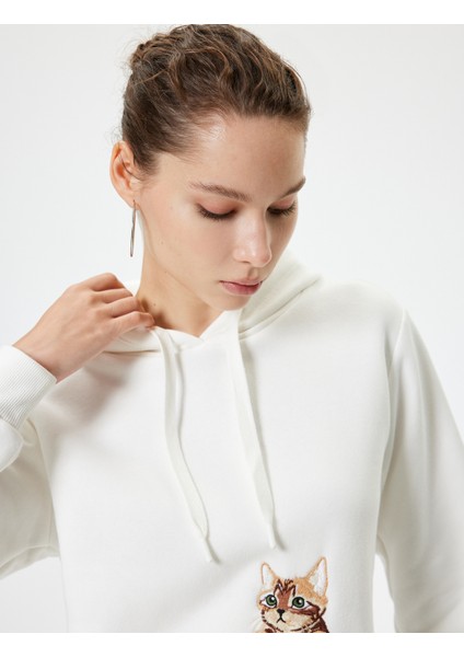 Oversize Kapüşonlu Sweatshirt Cep Detaylı Kedi Nakışlı fiyatları