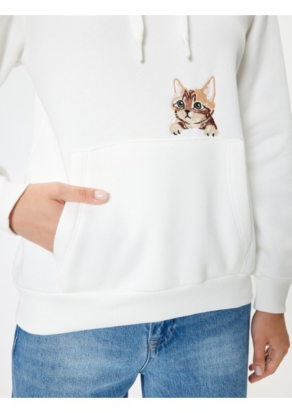 Oversize Kapüşonlu Sweatshirt Cep Detaylı Kedi Nakışlı indirimleri