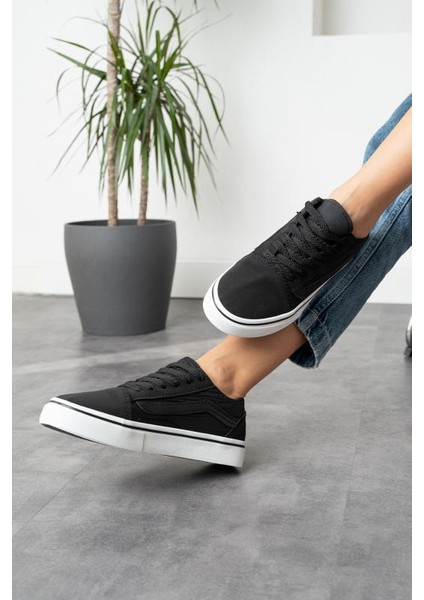 Siyah Siyah (Beyaz Taban) Günlük Unisex (Kadın/Erkek) Sneaker fırsatları