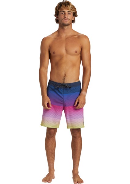 Surf Silk Massive 18 Erkek Boardshort