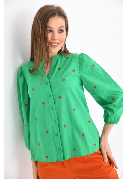 Kadın Uzun Kol Nakışlı Düğme Detay Bluz