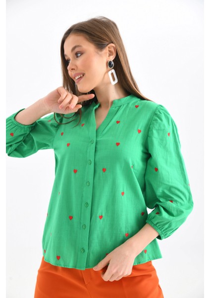 Kadın Uzun Kol Nakışlı Düğme Detay Bluz fiyatları