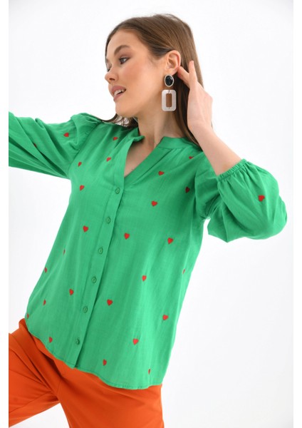 Kadın Uzun Kol Nakışlı Düğme Detay Bluz fırsatları