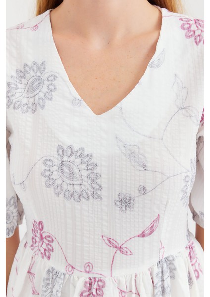 2506 Desenli V Yaka Mini Kloş Elbise - Ekru fırsatları