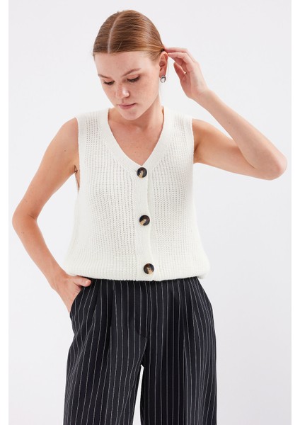 15881 Düğmeli Kısa Triko Yelek - Ekru