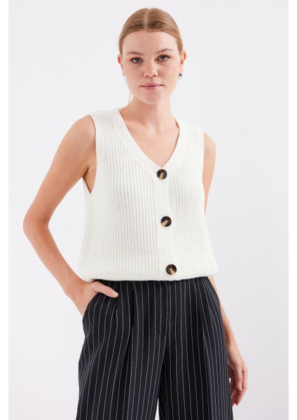 15881 Düğmeli Kısa Triko Yelek - Ekru modelleri
