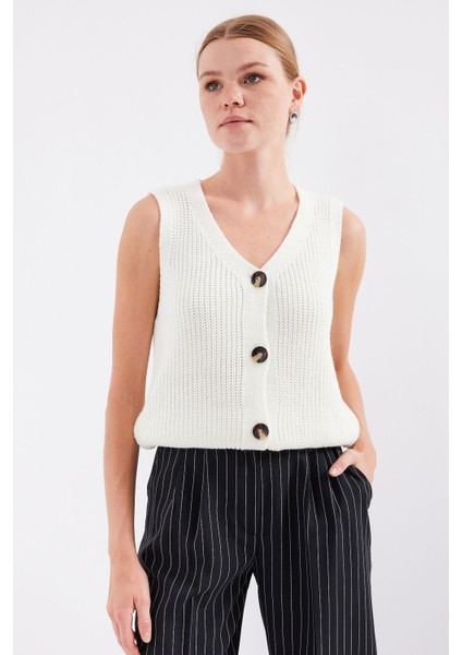 15881 Düğmeli Kısa Triko Yelek - Ekru fırsatları