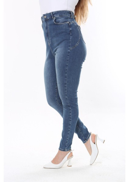 Kadın Büyük Beden Lacivert Yüksek Bel Kup Detaylı Dar Paça Likralı Kot Pantolon 65N37826 modelleri