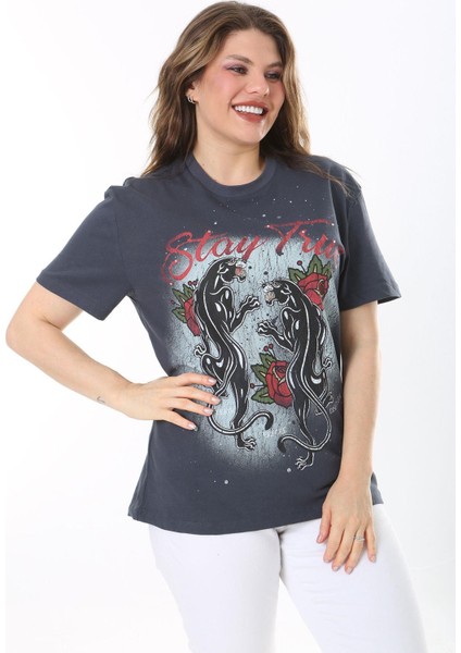 Kadın Büyük Beden Füme Pamuklu Kumaş Kısa Kollu Baskı Ve Taş Detaylı Bluz 65N38036