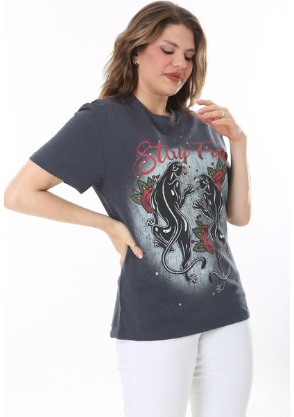 Kadın Büyük Beden Füme Pamuklu Kumaş Kısa Kollu Baskı Ve Taş Detaylı Bluz 65N38036 fiyatları