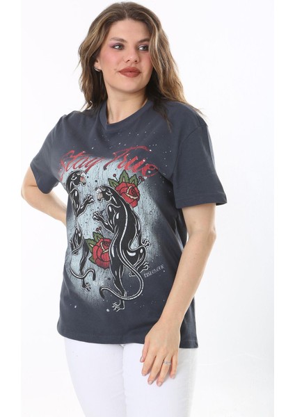 Kadın Büyük Beden Füme Pamuklu Kumaş Kısa Kollu Baskı Ve Taş Detaylı Bluz 65N38036 modelleri