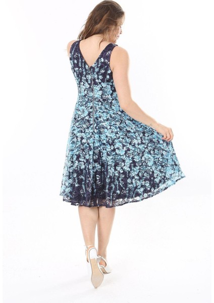 Kadın Büyük Beden Mavi Arka Fermuarlı Astarlı Dantel Elbise 65N37983 fırsatları