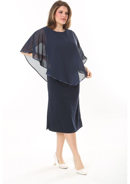 Kadın Büyük Beden Lacivert Şifon Pelerinli Elbise 65N37910 fiyatları