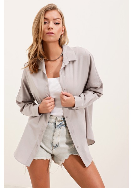 Kadın Gri Düz Oversize Uzun Basic Gömlek 3900 fırsatları