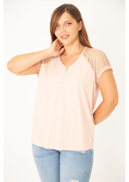 Kadın Büyük Beden Pudra Pamuk Kumaş Ön Pat Fermuarlı Dantel Detaylı Bluz 65N36940