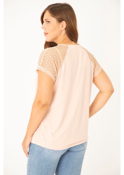 Kadın Büyük Beden Pudra Pamuk Kumaş Ön Pat Fermuarlı Dantel Detaylı Bluz 65N36940 modelleri