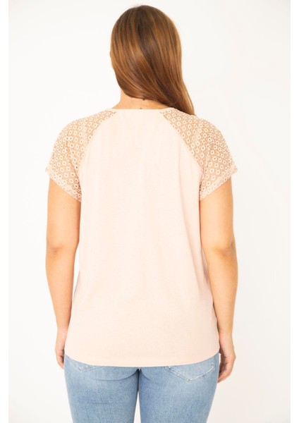 Kadın Büyük Beden Pudra Pamuk Kumaş Ön Pat Fermuarlı Dantel Detaylı Bluz 65N36940 fırsatları